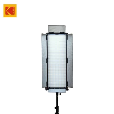 KODAK V1728M LED VIDEO LIGHT PANEL WITH BARN DOOR AND REMOTE